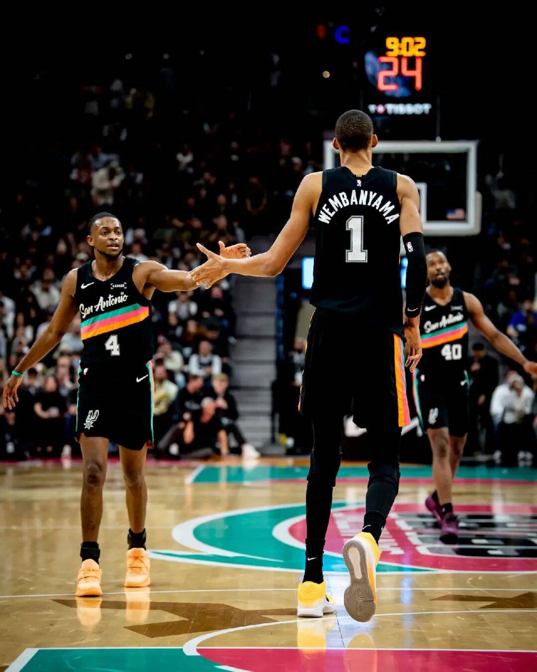 爱游戏平台下载-国际比赛日迈阿密热火备战NBA常规赛，门线救险细节曝光，球迷炸锅，纪律约束更严格的简单介绍